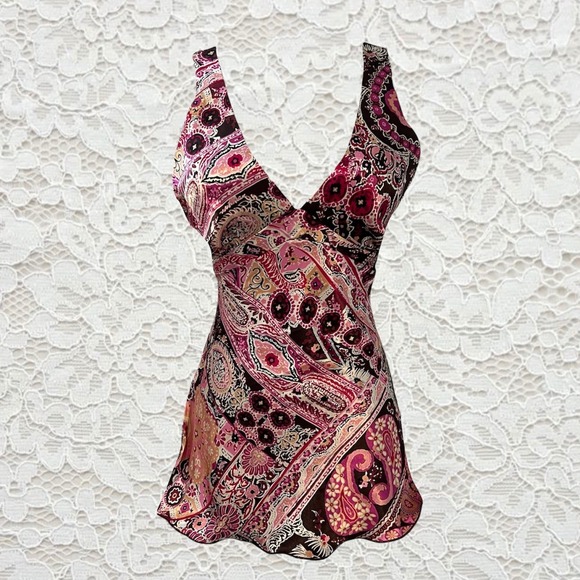 La Belle Tops - vintage y2k paisley patterned babydoll tank top with tie back